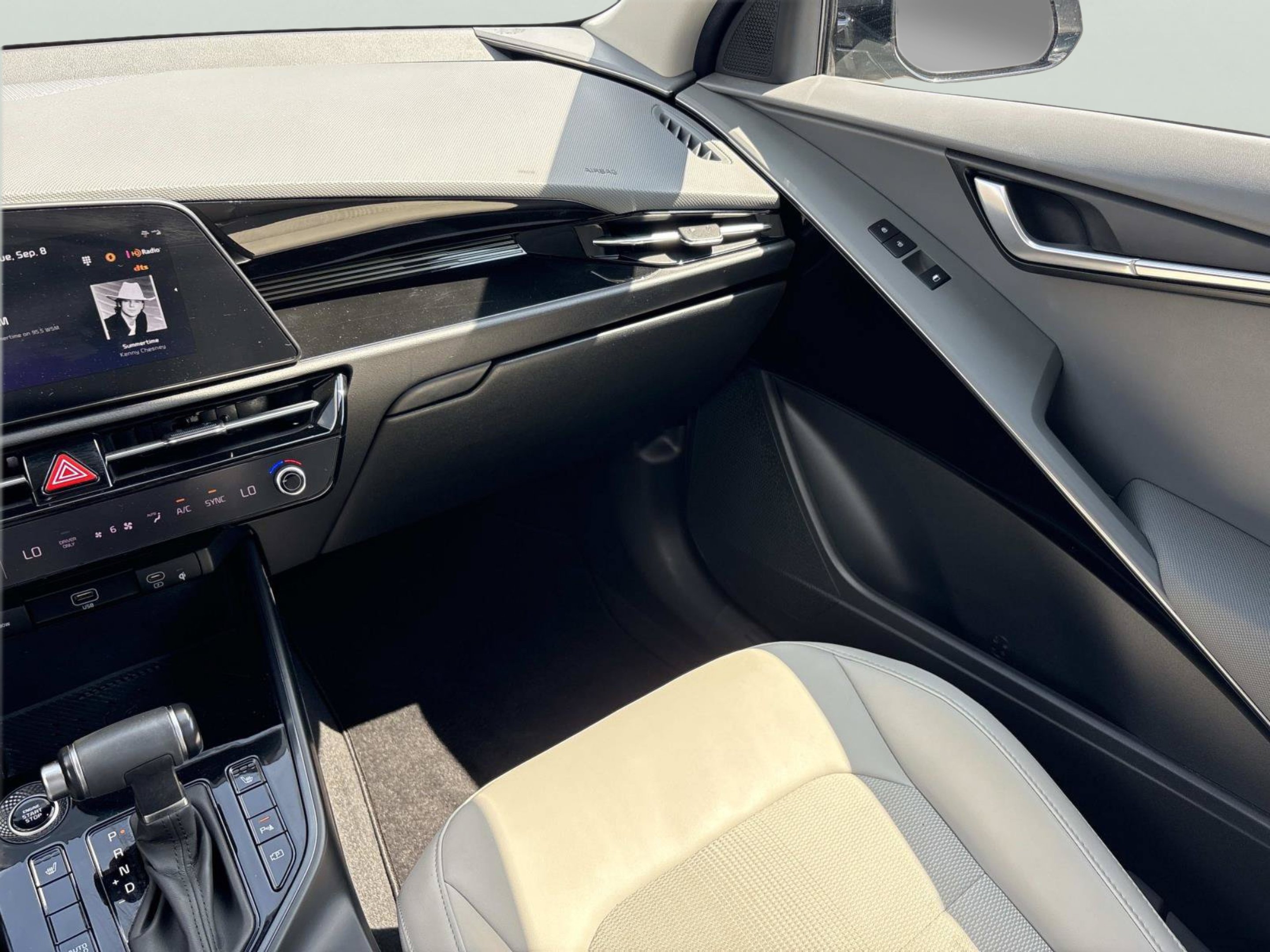 Used 2023 Graphite Gray Kia EX Touring image 13