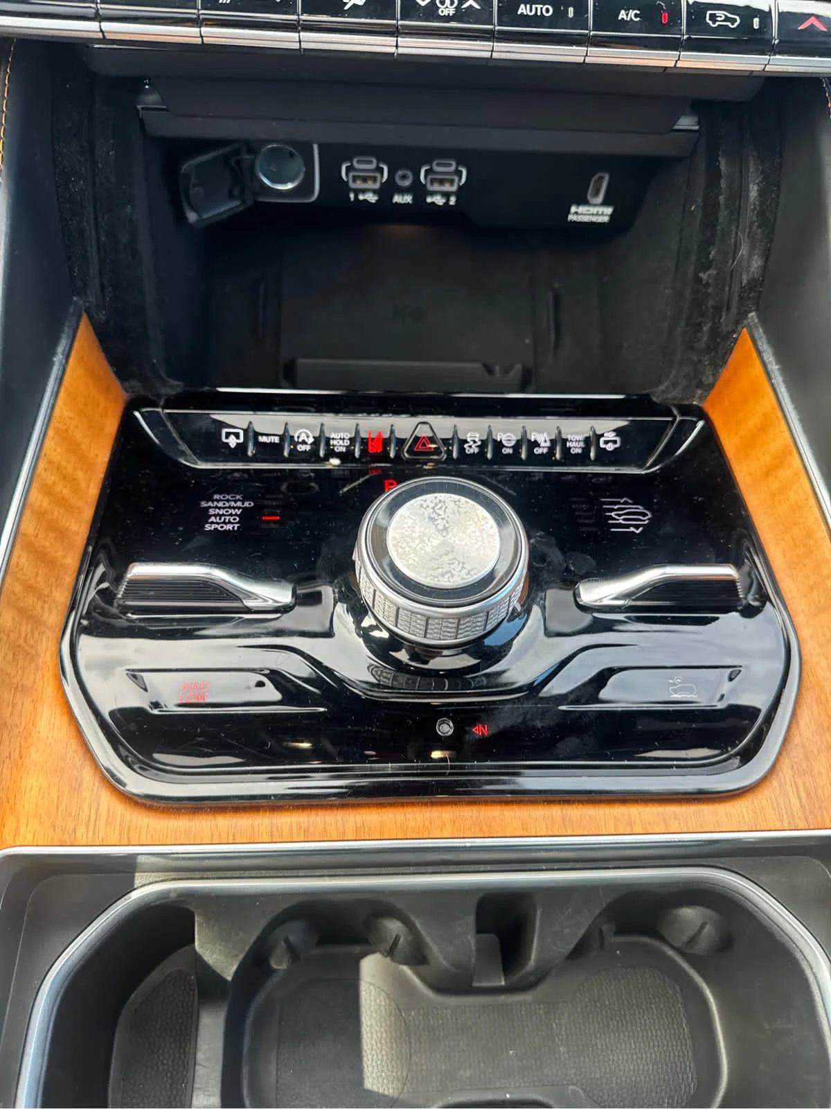 2024 Jeep Grand Wagoneer L Series III - Photo 19