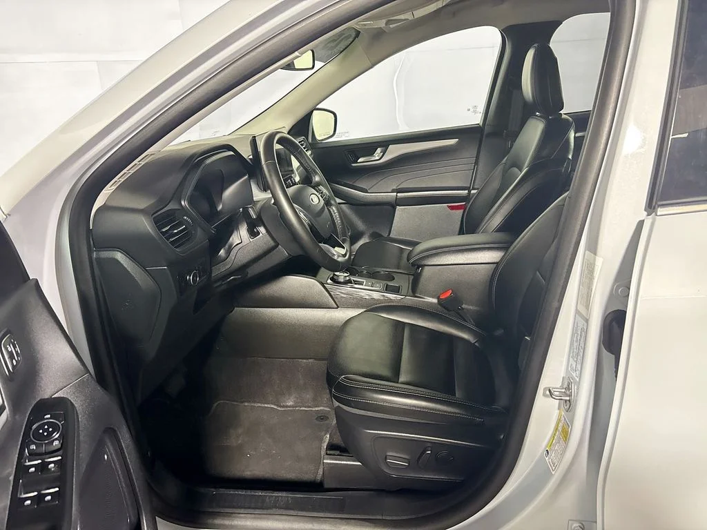 Used 2025 Silver Ford Platinum image 11
