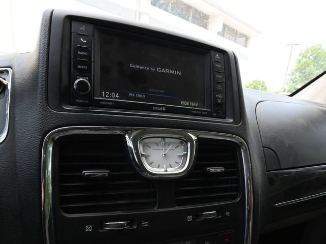 Used 2013 Beige Chrysler Touring image 12