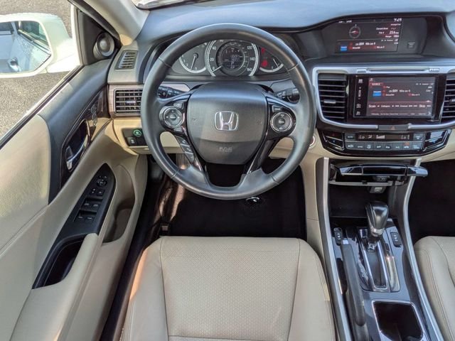 Used 2017 White Honda EX-L image 15