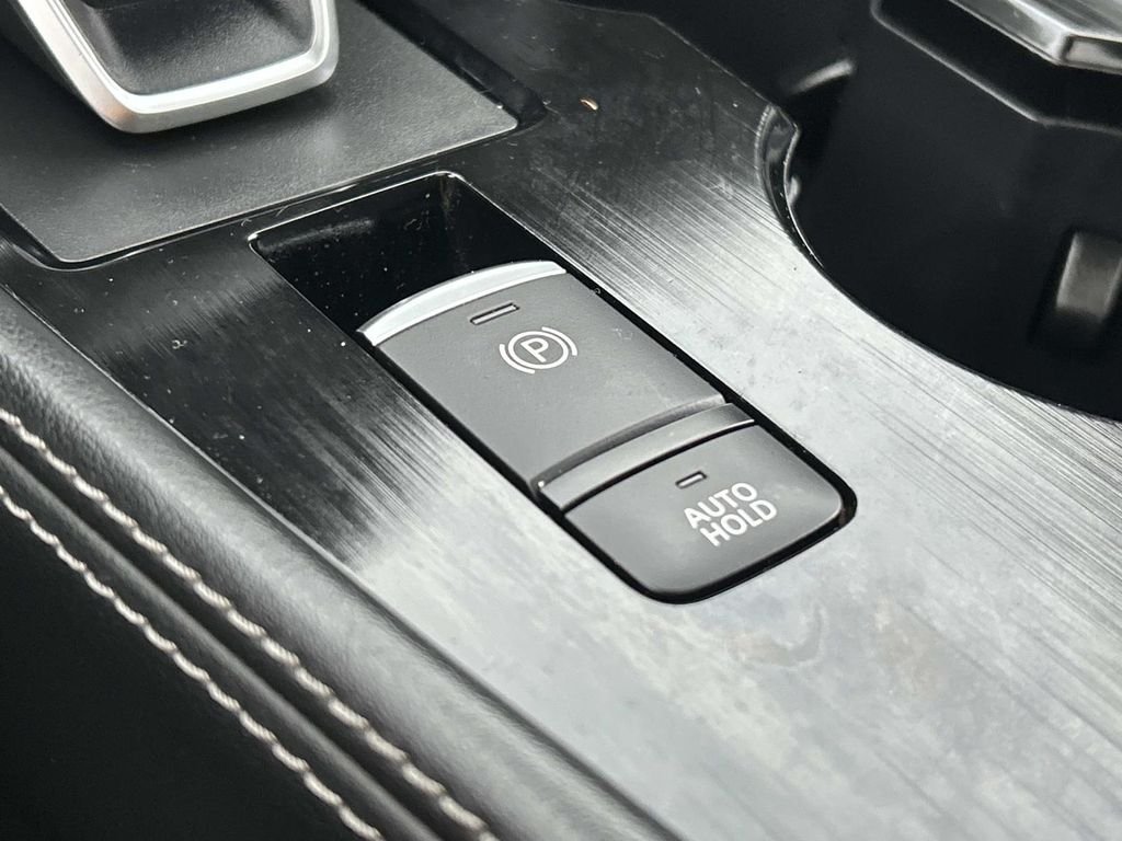 Used 2023 White Nissan Platinum image 29