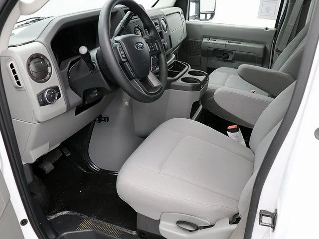 New 2025 Oxford White Ford E-350 SRW image 10