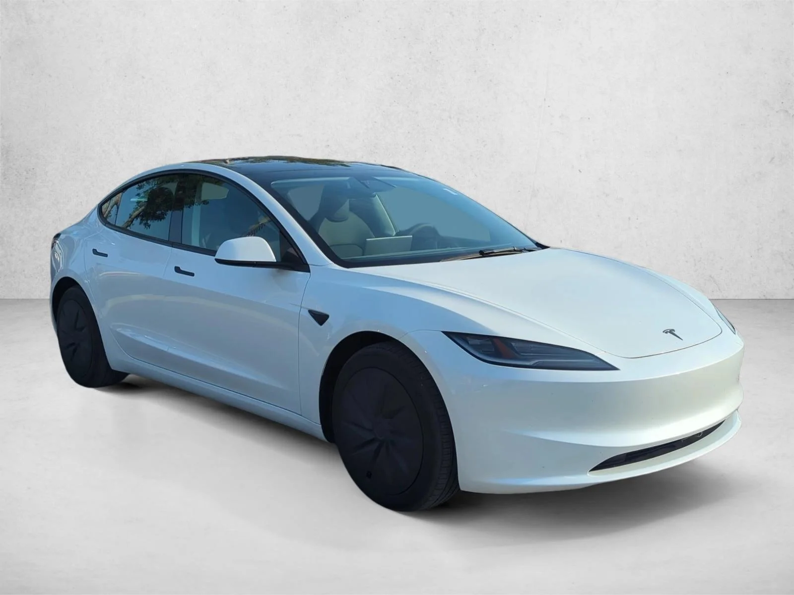 Used 2025 White Tesla Standard image 3