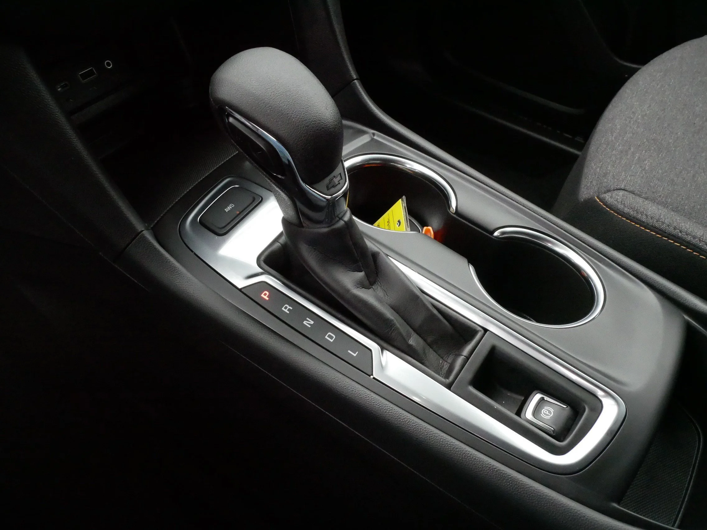 Used 2024 Summit White Chevrolet LT image 24