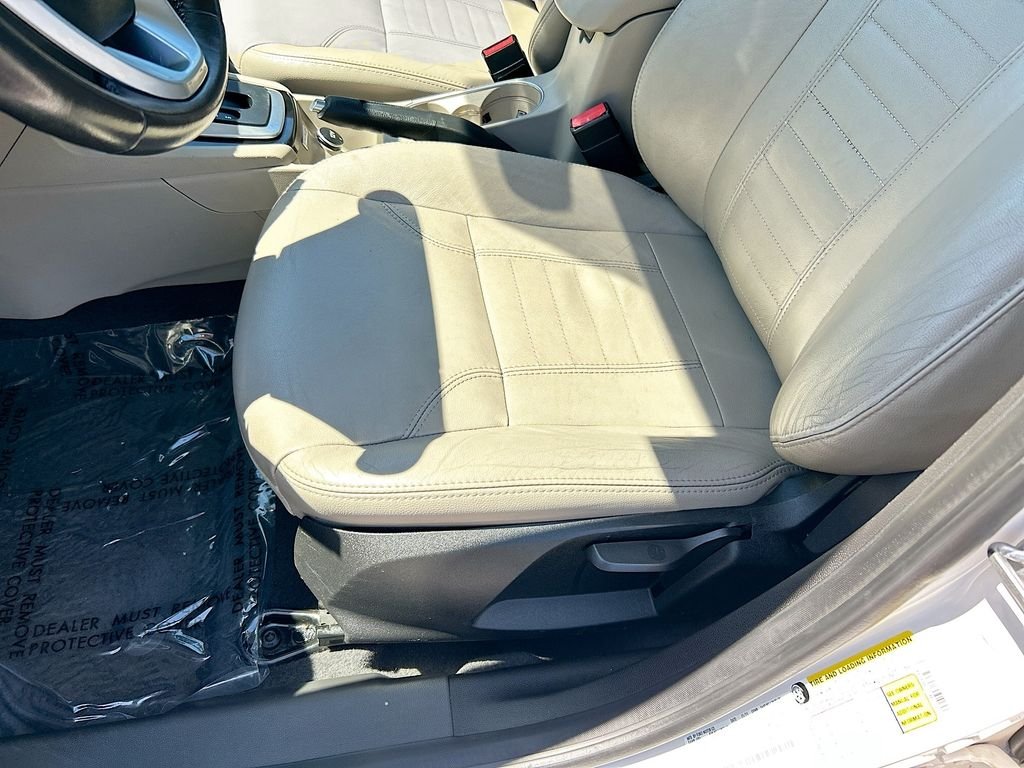 Used 2016 White Platinum Clearcoat Metallic Ford Titanium image 20