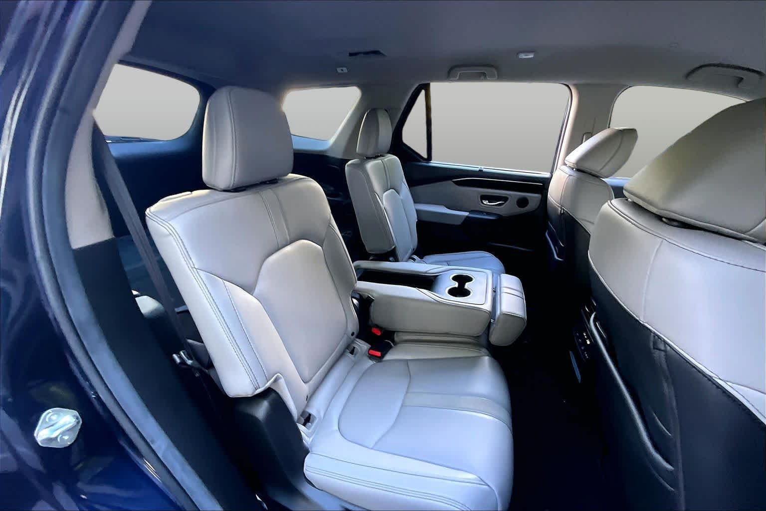 Used 2025 Obsidian Blue Pearl Honda EX-L image 19
