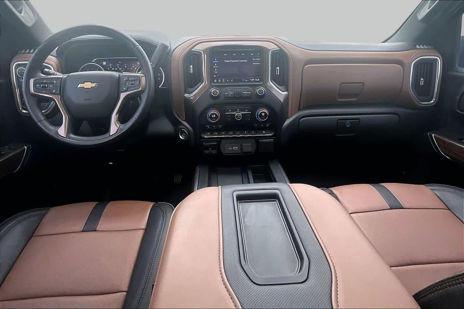 Used 2020 Iridescent Pearl Tricoat Chevrolet High Country image 14