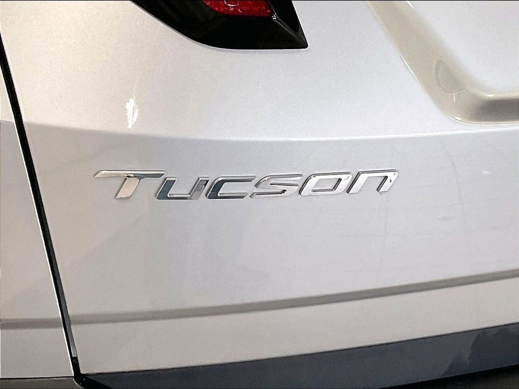 Used 2024 Silver Hyundai SE image 27