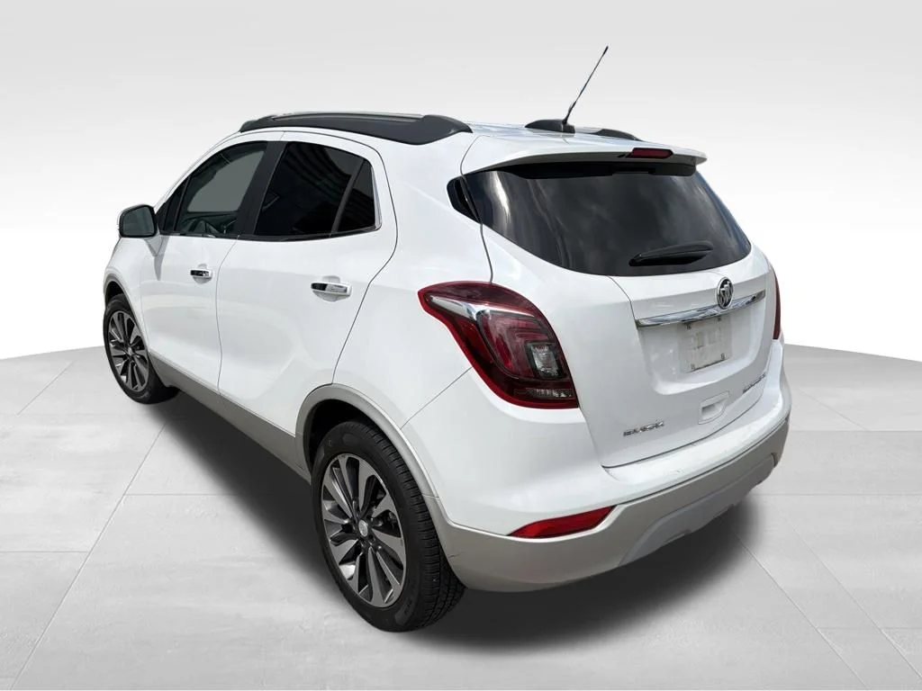 Used 2018 White Frost Buick Essence image 33