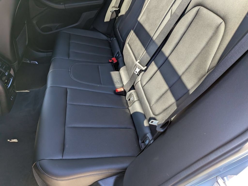 Used 2024 Gray BMW xDrive30i image 27