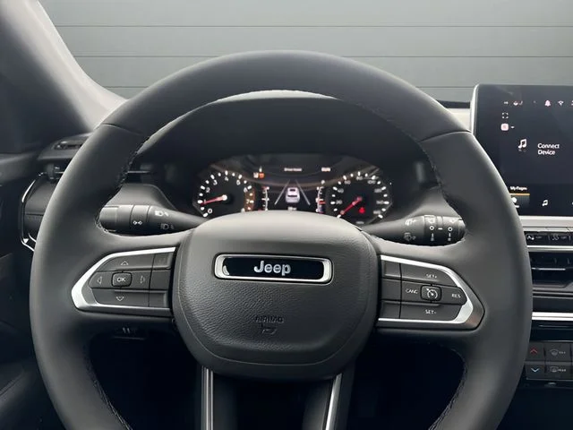 New 2026 Fathom Blue Pearl-Coat Exterior Paint Jeep Latitude image 13