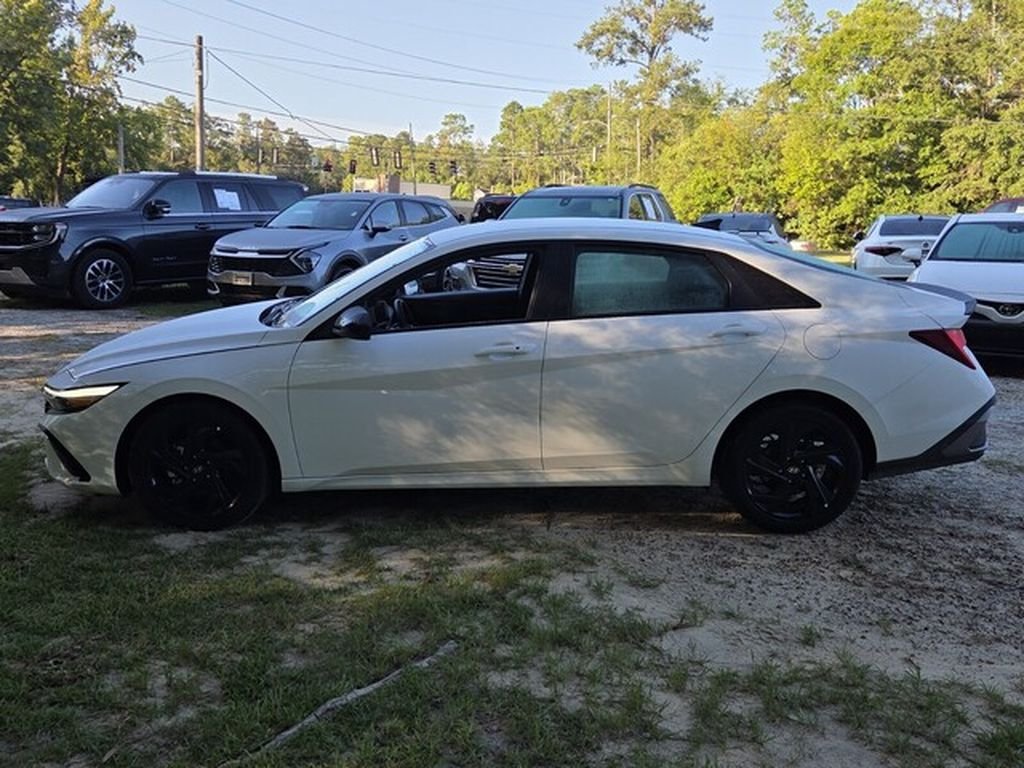 Used 2026 White Hyundai SEL Sport image 5
