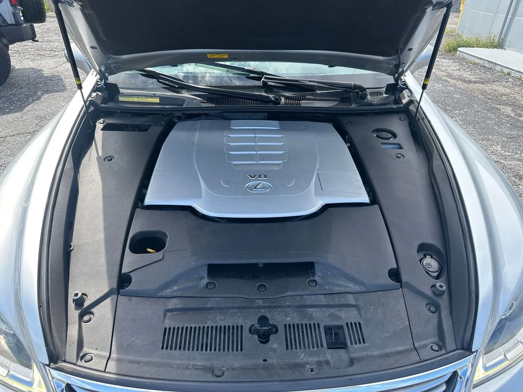 Used 2014  Lexus  image 9