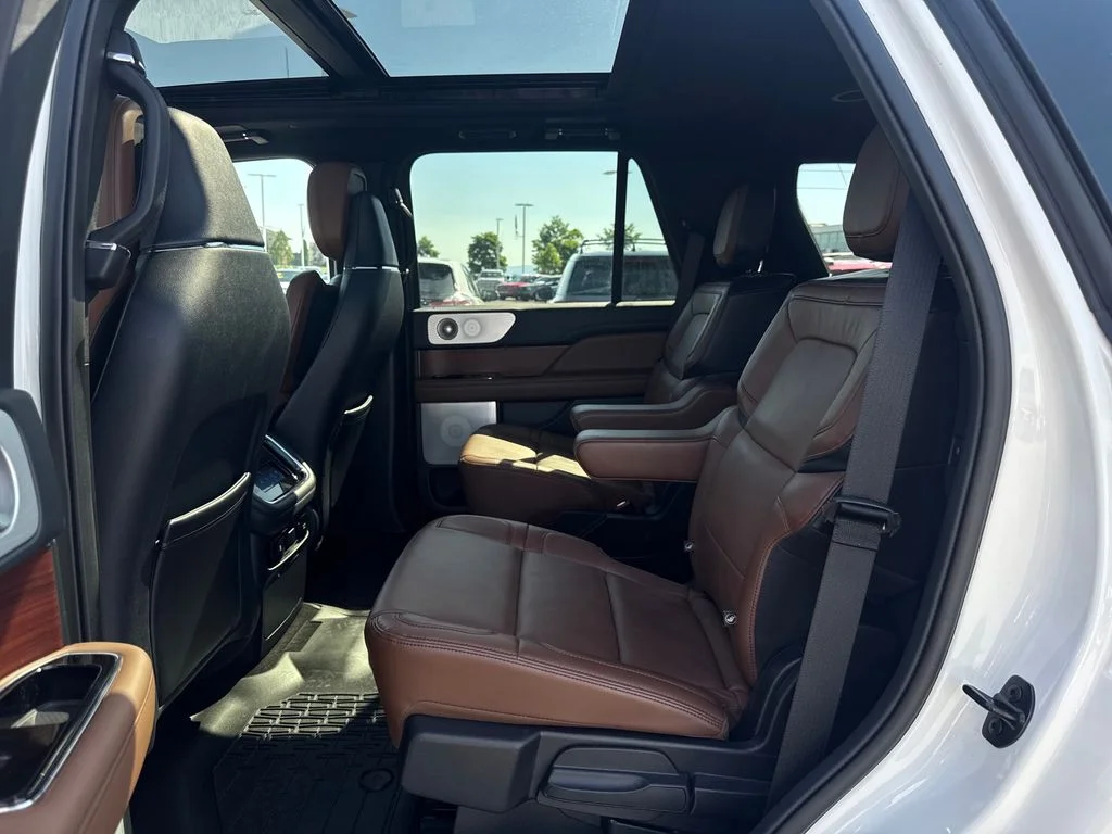 Used 2023 White Metallic Lincoln Reserve image 31