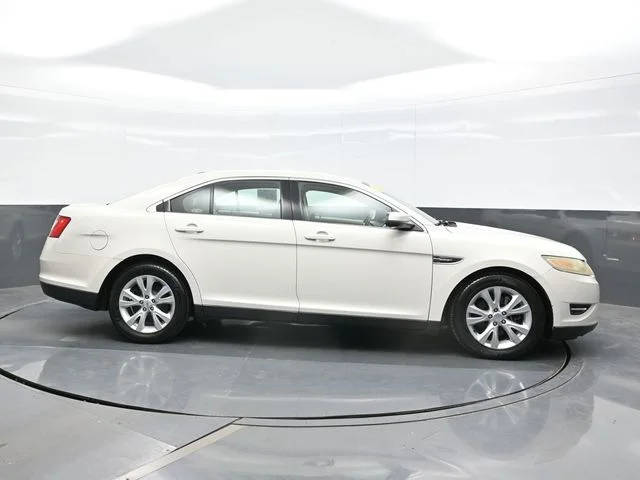 Used 2010  Ford SEL image 8