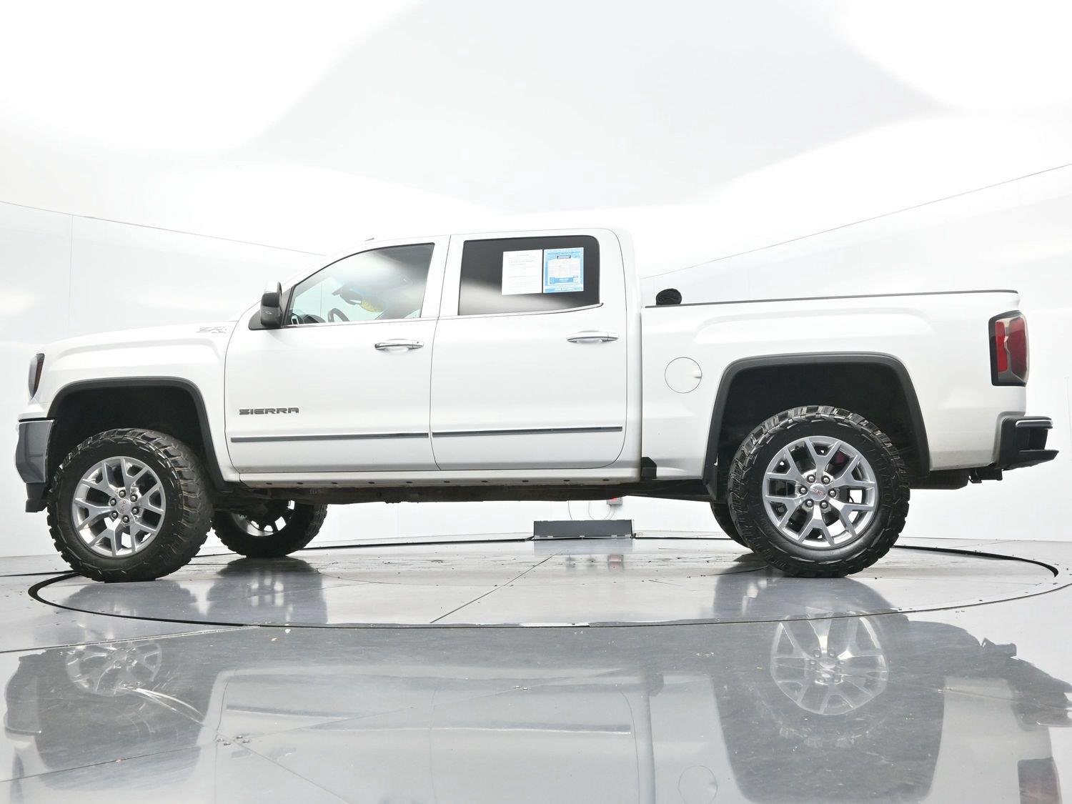 Used 2018 Summit White GMC SLT image 41