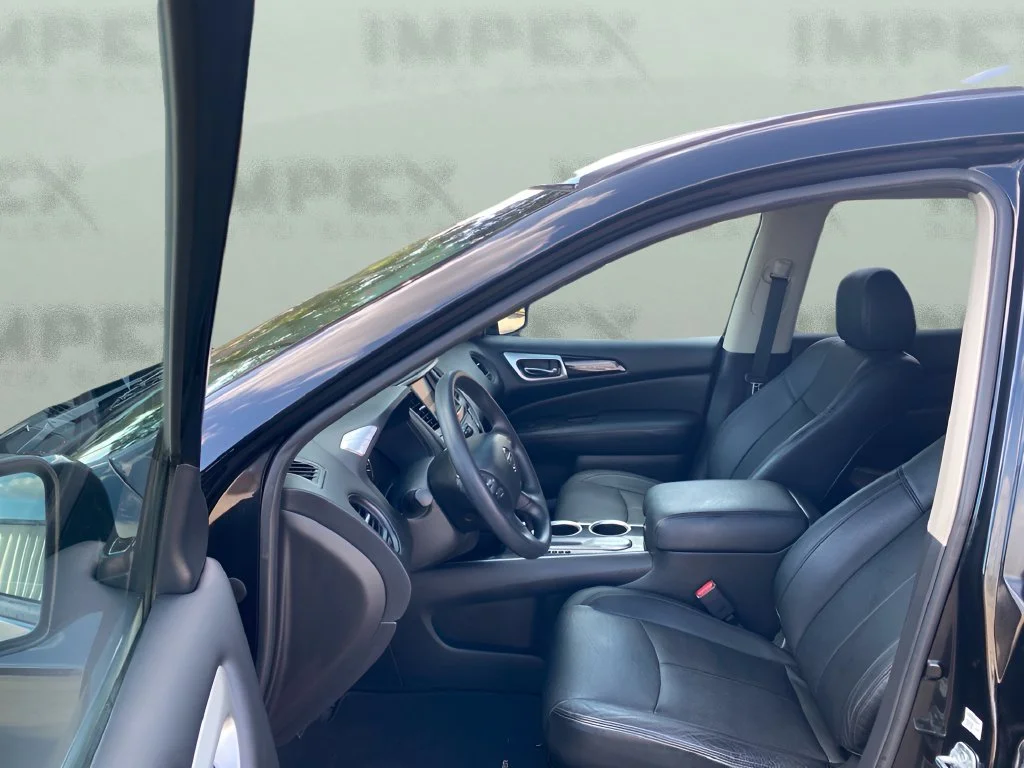 Used 2015 C Black Nissan S image 9