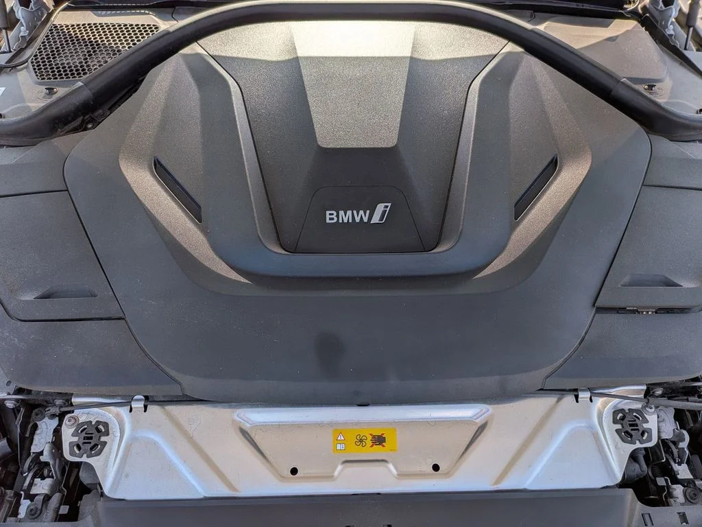 Used 2024 White BMW xDrive40 image 31