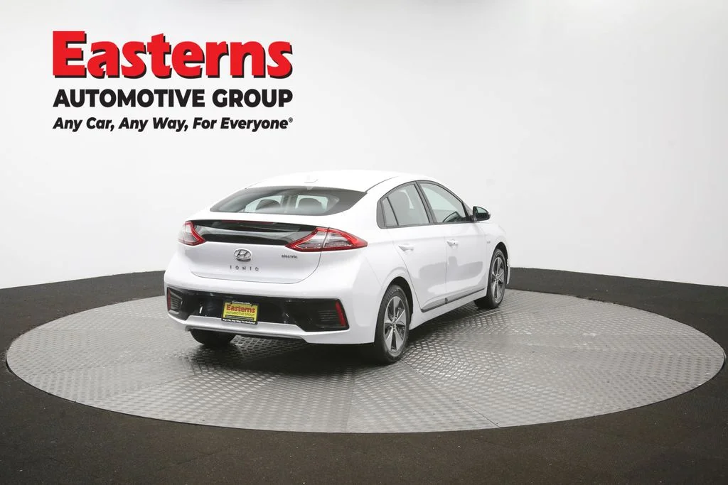 Used 2019 White Hyundai Base image 40