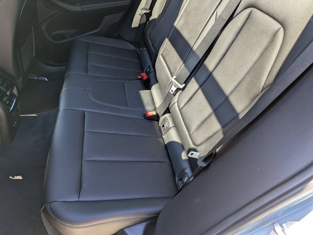 Used 2024 Gray BMW xDrive30i image 27