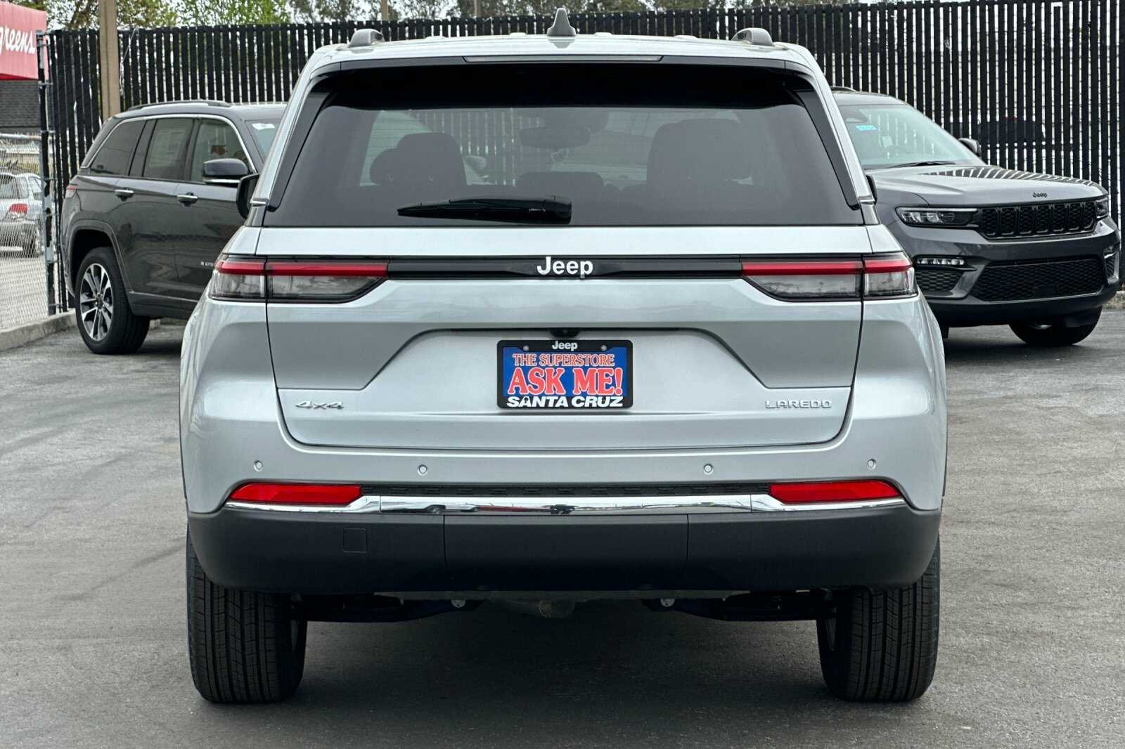 New 2023 Silver Zynith Jeep Laredo X image 5