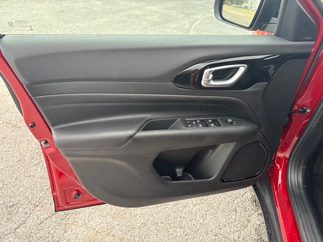 New 2026 Red Hot Pearlcoat Jeep Latitude image 12