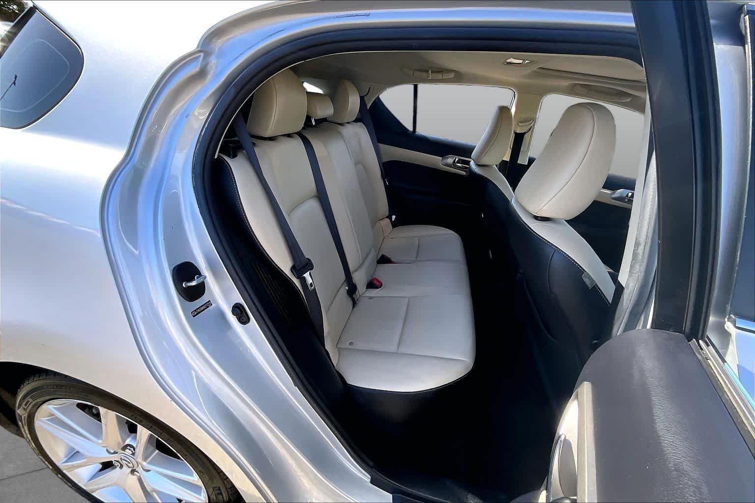 Used 2014 Silver Lining Metallic Lexus Hybrid image 19