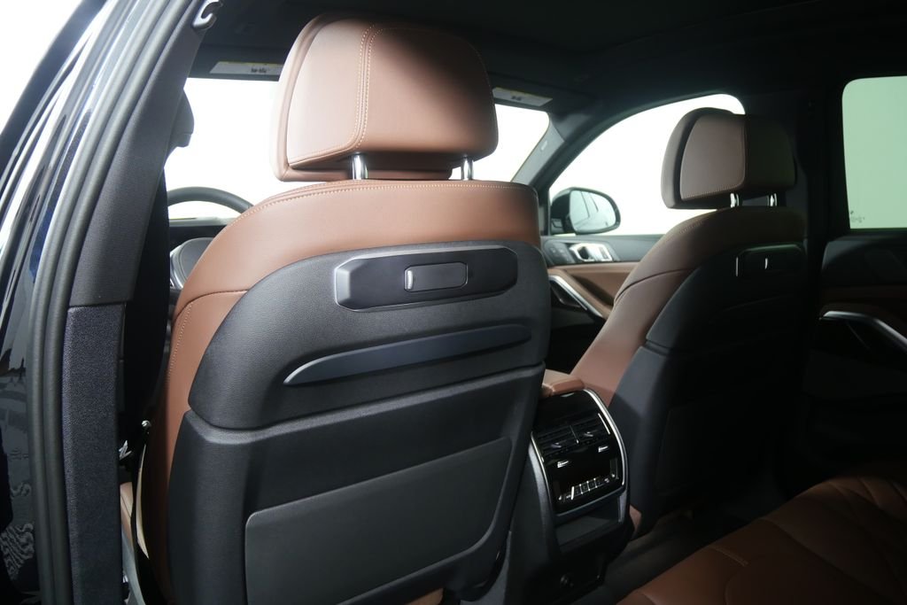 New 2027 Black Sapphire Metallic BMW xDrive40i image 16