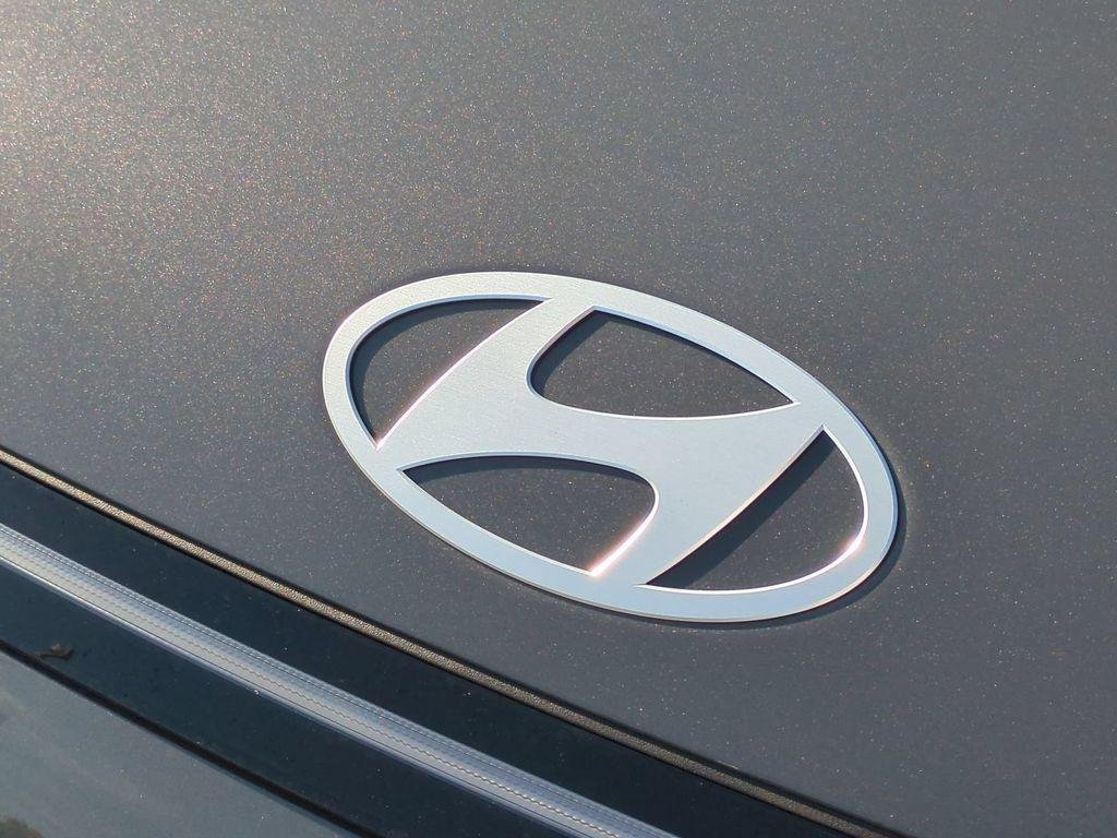 New 2027 Gray Hyundai SEL Sport FWD image 13