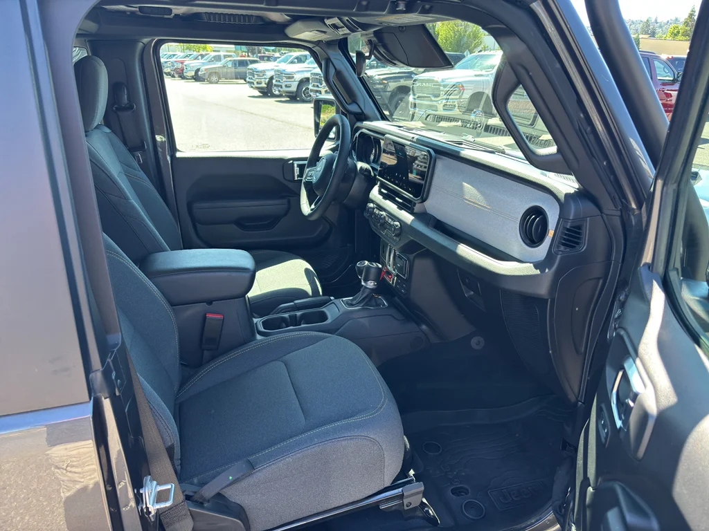 Used 2025 Granite Crystal Metallic Clearcoat Jeep Willys image 15