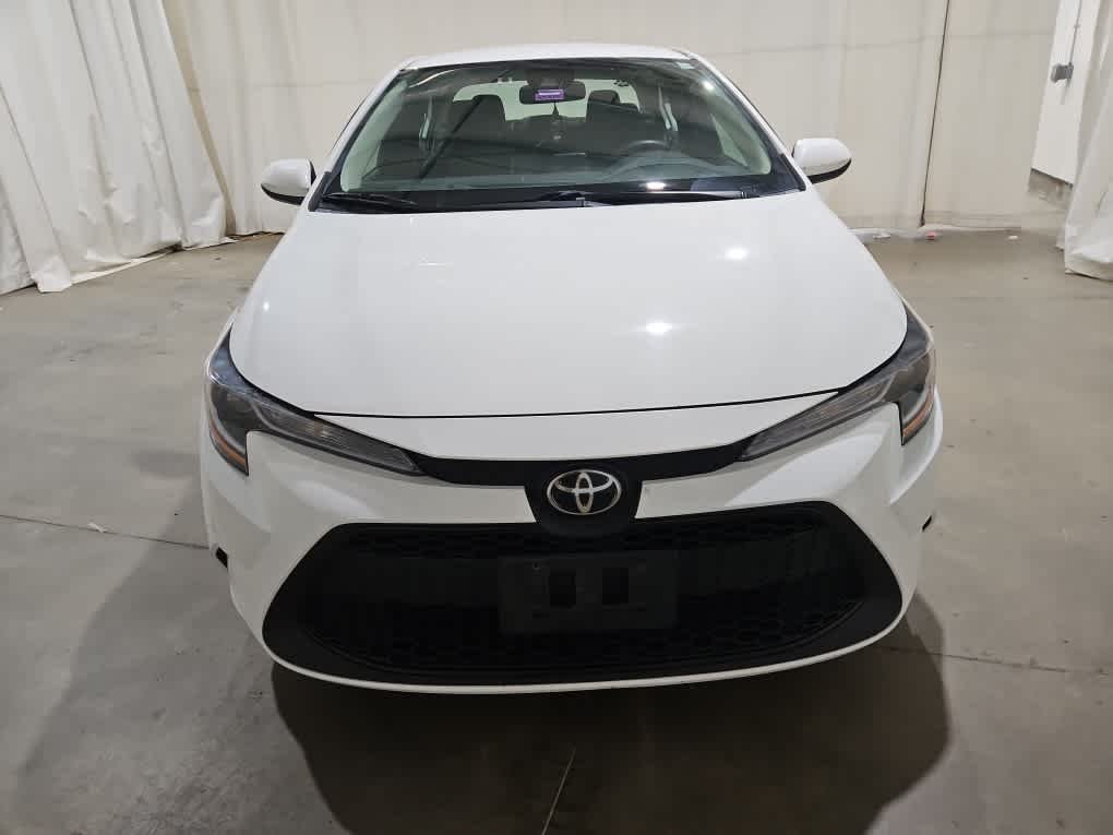 Used 2022 White Toyota LE image 5