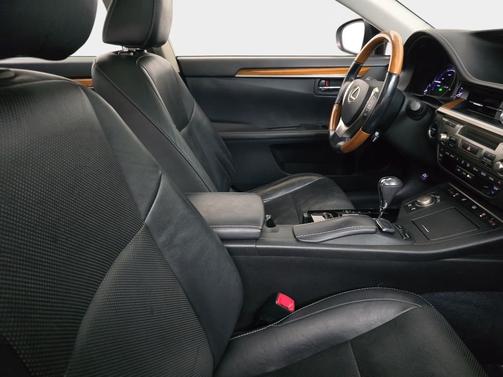 Used 2015 Obsidian Lexus 300h image 9