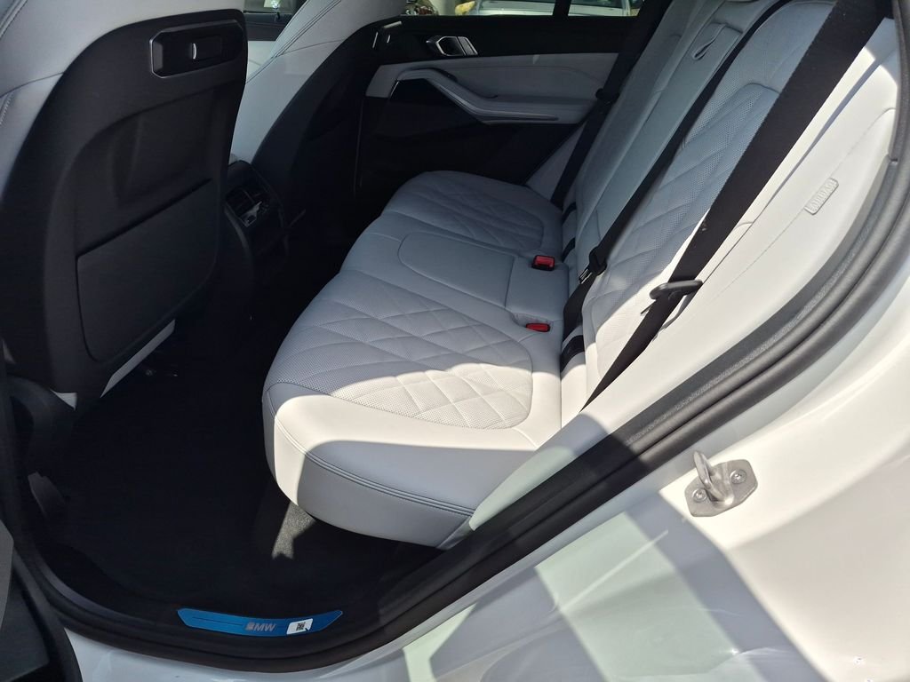 Used 2026 White BMW xDrive40i image 35