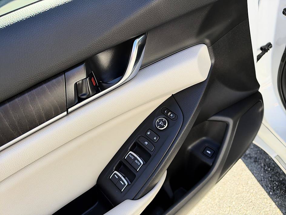 Used 2021 Platinum White Pearl Honda EX image 19