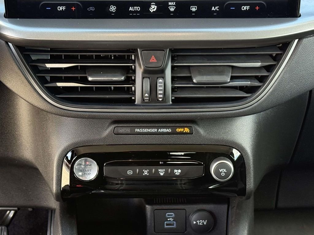 Used 2023 Silver Ford Active image 20