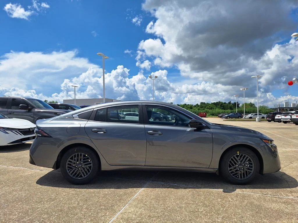 Used 2027 Gray Nissan SV image 4