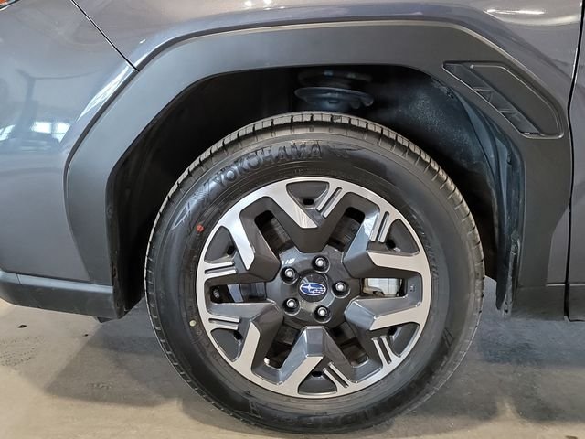 Used 2025 Gray Metallic Subaru Premium image 13