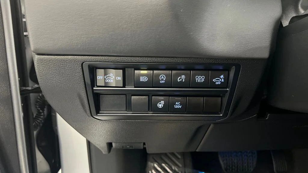 Used 2023 Silver Toyota Platinum image 31
