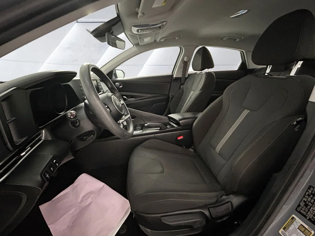 Used 2022 Gray Hyundai SE image 7