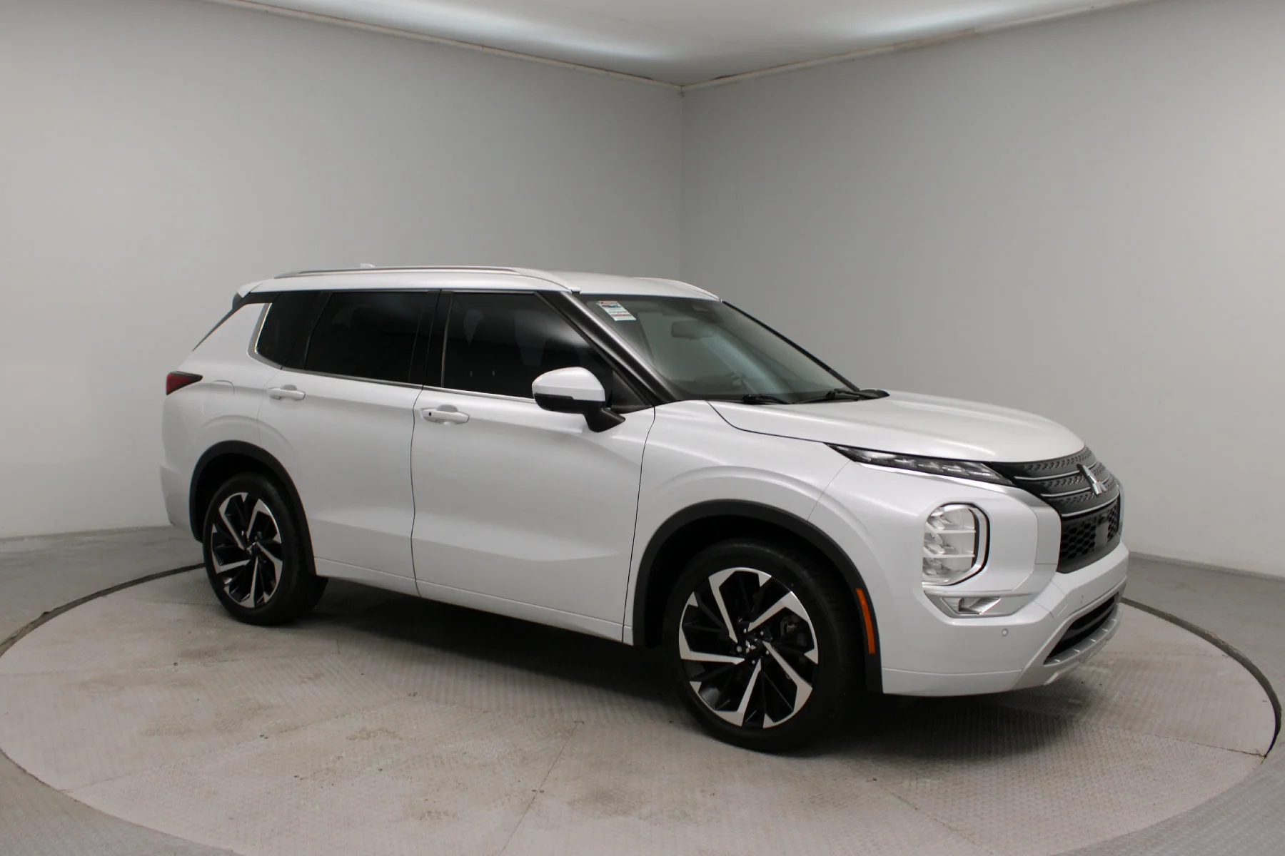 Used 2023 White DIAMOND Mitsubishi SEL 2.5 2WD image 5