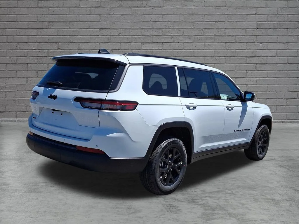 New 2026 Bright White Clearcoat Jeep Laredo Altitude image 8