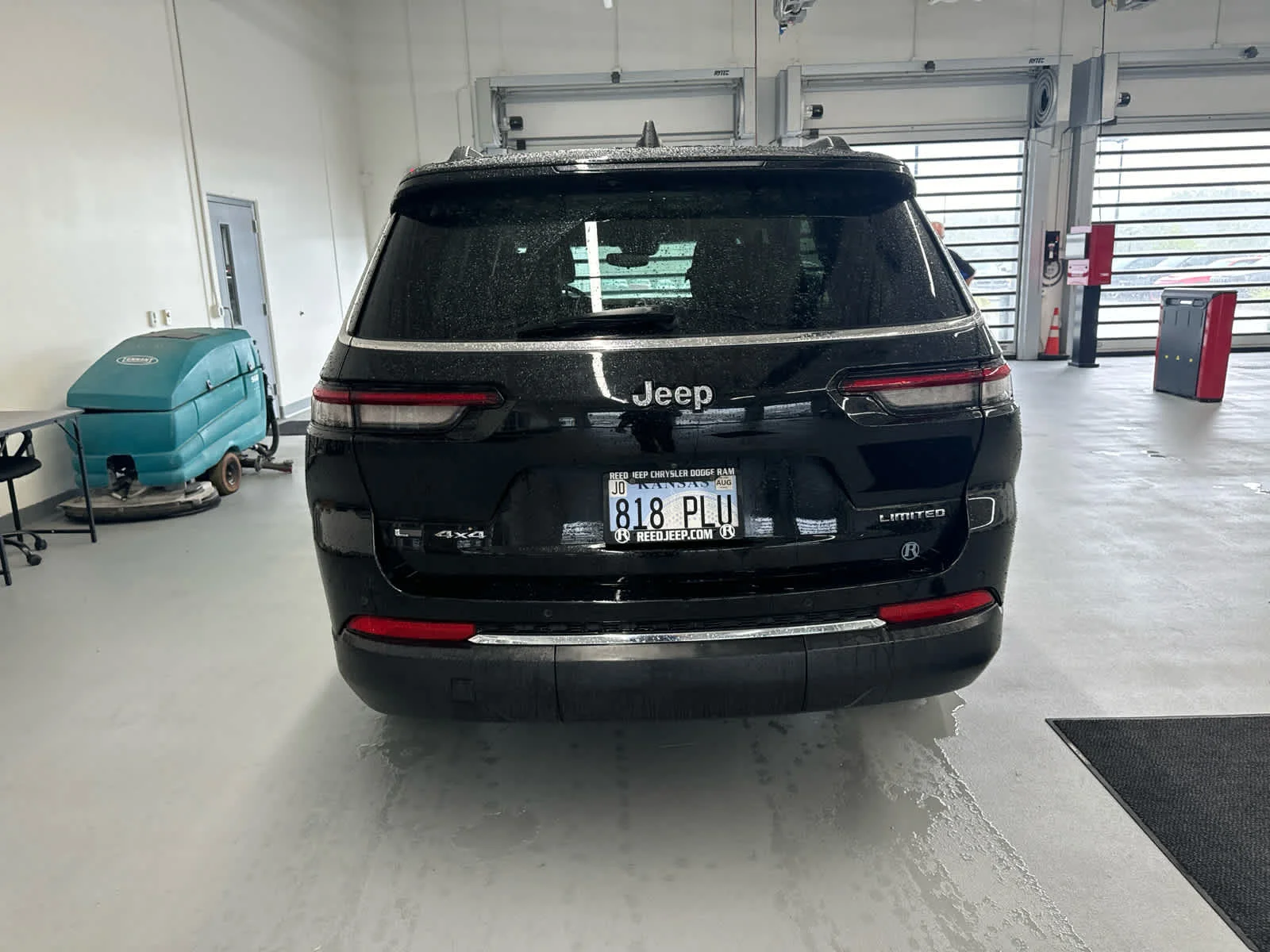 Used 2021 Diamond Black Crystal Pearlcoat Jeep Limited image 6
