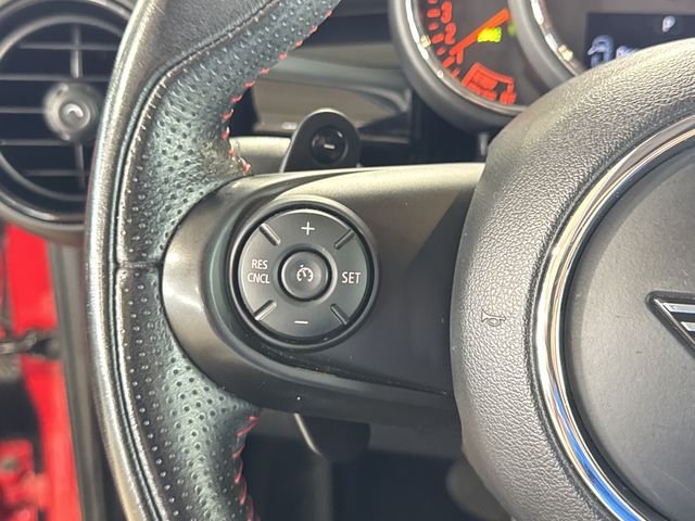 Used 2020 Chili Red MINI Signature image 18