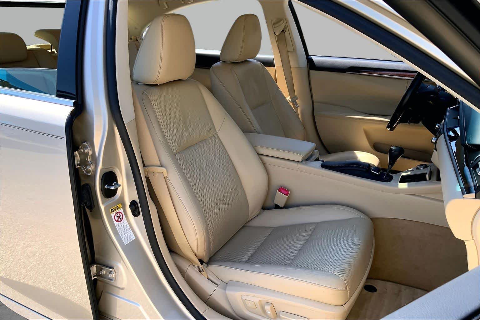 Used 2014 Satin Cashmere Metallic Lexus  image 9