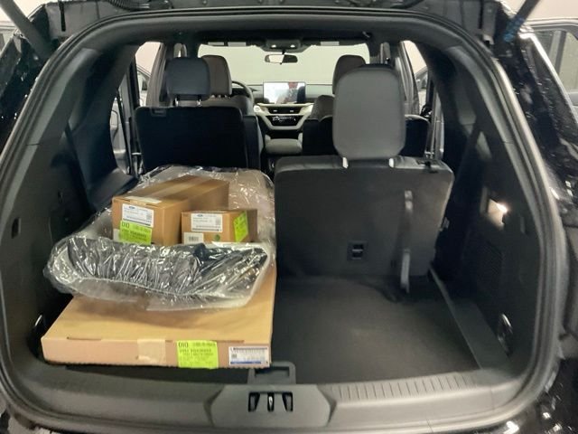 New 2027 Agate Black Metallic Ford Active image 28