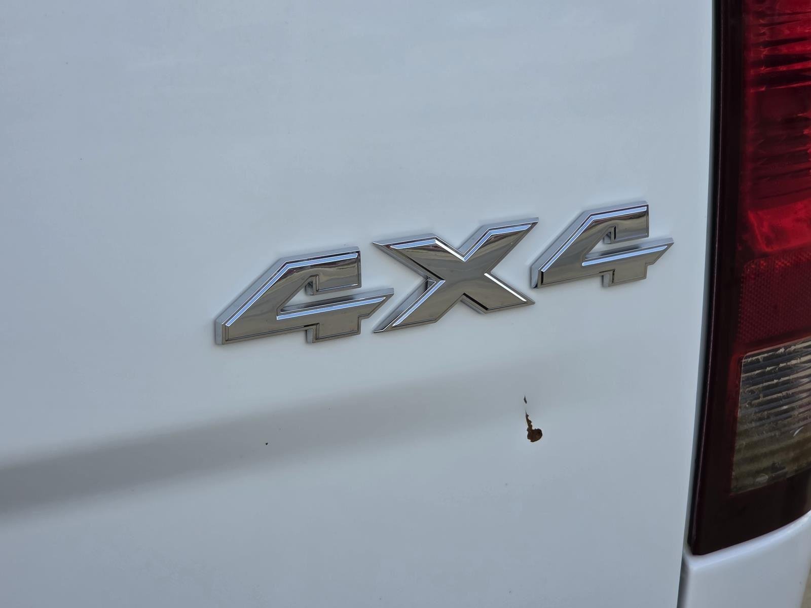 Used 2015 Bright White Clearcoat Ram SLT image 10