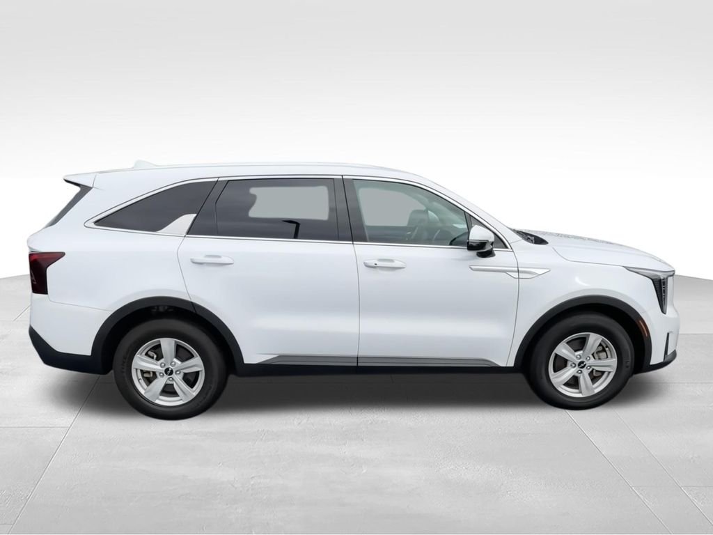 2024 Kia Sorento LX - Photo 2