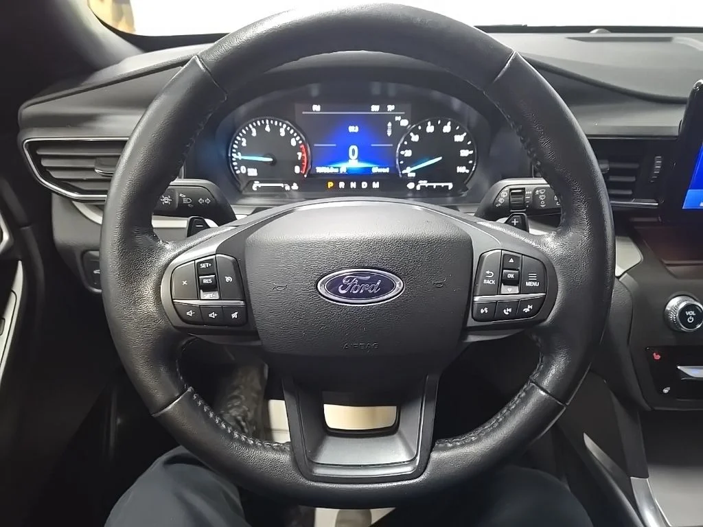 Used 2020 Black Ford XLT image 19