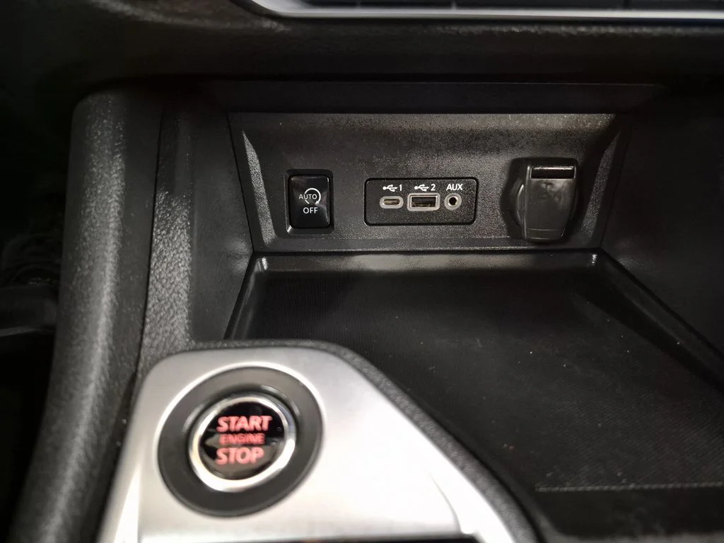 Used 2025 2t Gry Blk Roof Nissan SR image 28